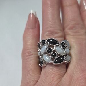 Elegant Silver and Black Women's Ring